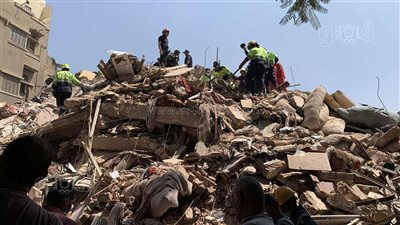 شهود يكشفون تفاصيل جديدة بشأن العقار المنهار بالسيدة زينب: تشطيبات بالطابق الأول وراء الكارثة (فيديو)