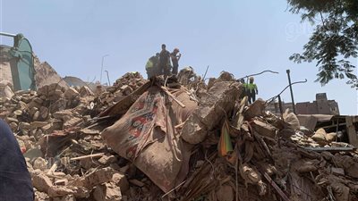 محافظة القاهرة: حصر سكان عقار السيدة زينب المنهار لتعويضهم وصرف 100 جنيه بدل إعاشة 