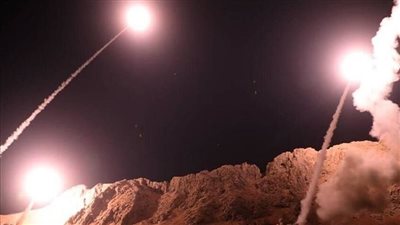 نيويورك تايمز: إيران أعدت صواريخ لضرب القواعد الأمريكية في الشرق الأوسط إذا انضمت واشنطن للحرب