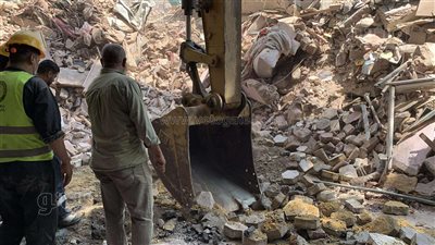 بعد انتشال جثتين جديدتين، ارتفاع عدد ضحايا عقار السيدة زينب المنهار إلى 6 متوفين
