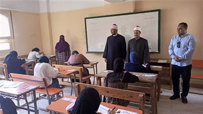 طلاب الشهادة الثانوية الأزهرية يؤدون امتحاناتهم في هدوء بالإسكندرية