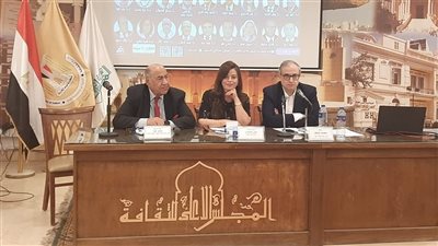 متخصصون: الذكاء الاصطناعي في خدمة الإنسان وليس منافسًا له