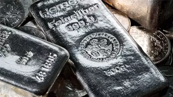 أزمة عالمية في سوق الفضة والمخزون الصيني يلامس أدنى مستوى منذ 10 سنوات