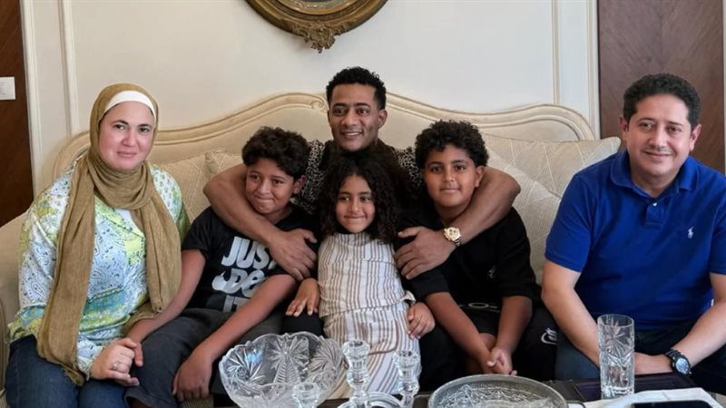 محمد رمضان وأسرة