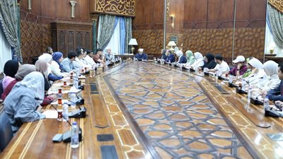 شيخ الأزهر لوفد طلابي دولي: ما يحدث في غزة فضح الصمت العالمي.. محاولات إقصاء الدين سبب تعاسة الإنسان.. والحضارة الغربية ليست كلها خيرًا