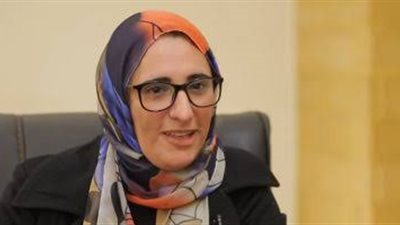 النجوم يساندون المخرجة سارة وفيق في عزاء والدتها