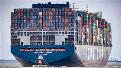 ميناء الإسكندرية يستقبل سفينة الحاويات العملاقة 