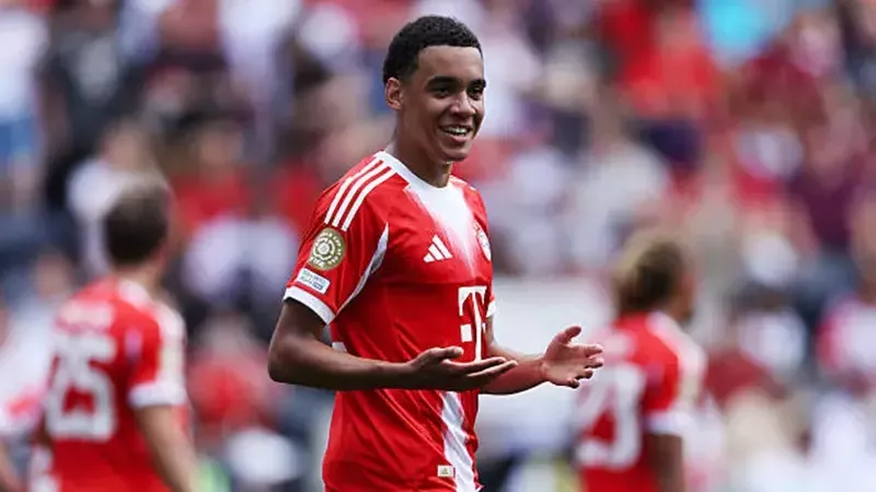 جمال موسيالا، فيتو