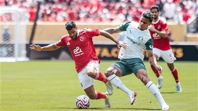 استئناف مباراة الأهلي وبالميراس بعد توقف ساعة بسبب ظرف جوي طارئ