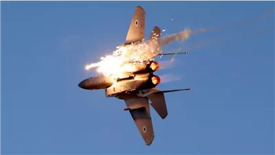 إعلام عبري: الطائرات الإسرائيلية تقصف أهدافا بحي ليفيزان وسط العاصمة طهران