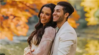 مينا مسعود يكشف عن كواليس ارتباطه بالممثلة الهندية إميلي شاه ويعلن موعد حفل زفافه (فيديو)