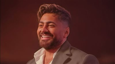 تامر حسني يتألق في حفله بالأهرامات ويقدم باقة من أقوى أغانيه (صور)
