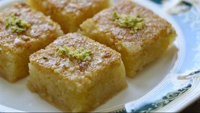 طريقة عمل البسبوسة على الطريقة الأصلية بمكونات بسيطة 