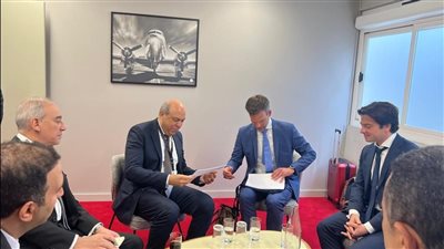 وزير الطيران يلتقي كبرى الشركات العالمية المتخصصة في إدارة وتشغيل المطارات