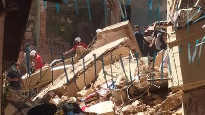 صراخ وبكاء، انهيار أهالي ضحايا عقاري حدائق القبة المنهارين (فيديو) 