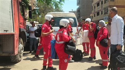 الهلال الأحمر والحماية المدنية يواصلان البحث عن ناجين أسفل عقارات حدائق القبة المنهارة (فيديو) 