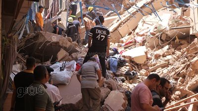 الحماية المدنية تسمح لأهالي عقارات حدائق القبة المنهارة البحث عن متعلقاتهم (فيديو) 