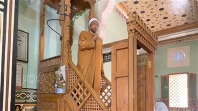 بعد قرار نقله، الشيخ محمد أبو بكر يخطب الجمعة من المسجد الكبير بالوادي الجديد (صور)
