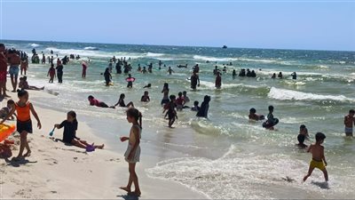 شواطئ الإسكندرية كاملة العدد في العطلة الأسبوعية (صور)