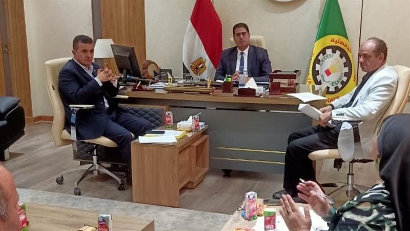 اجتماع نائب محافظ