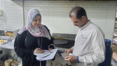إعدم مواد غذائية غير صالحة خلال حملة رقابية على أسواق ومطاعم الوادي الجديد
