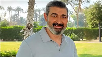 ياسر جلال يودع ابنته قبل سفرها في منحة دراسية بالخارج (فيديو)