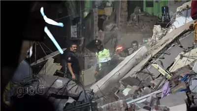 خروج طالب ثانوي حيا من أسفل أنقاض عقارات حدائق القبة واستمرار البحث عن أمه (صور)