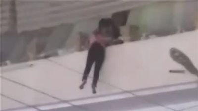 هربا من جبروت شقيق زوجها، ربة منزل تقفز بطفلتها من شرفة منزلها في سوهاج