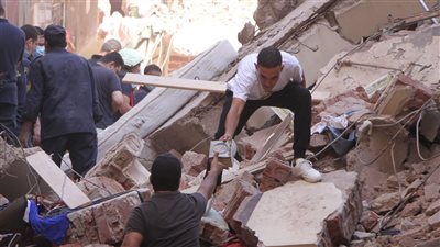 استمرار البحث عن مفقودين أسفل العقارات المنهارة بحدائق القبة لليوم الثاني 