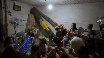 الإسرائيليون يفضحون حكومتهم، المستوطنون يختبئون في مجاري الصرف والجراجات (فيديو)