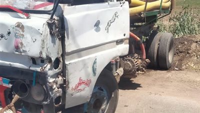 ضبط سيارة كسح تلقي مخلفات الصرف الصحي بترعة في أسيوط (صور) 