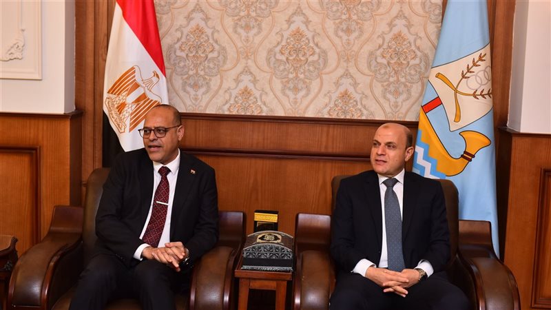 وزير العمل ومحافظ