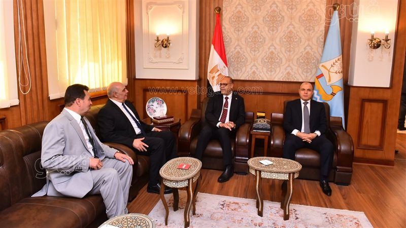  وزير العمل يبحث