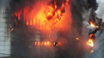 نشوب حريق بمخازن فاملي مول بوسط قنا