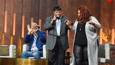 عبد الباسط حمودة يكشف سبب ضرب نور الشريف له في أول عمل فني