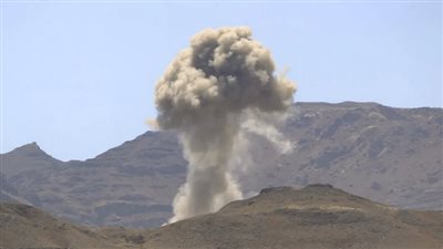 التحالف يدمر مخازن طائرات مسيرة بصنعاء.. والحوثيون يردون بقصف مخيم للنازحين في مأرب