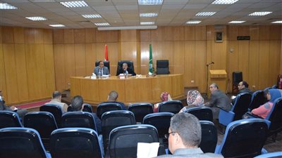 حياة كريمة.. محافظ المنيا يتابع معدلات التنفيذ في مشروعات الصحة 