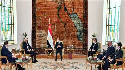 بسام راضي: الرئيس يؤكد لنجيب ميقاتي الاعتزاز بعمق العلاقات الوطيدة بين البلدين.. حرص مصر على سلامة وأمن واستقرار لبنان وتحقيق المصالح الوطنية اللبنانية.. وتجنيب لبنان مخاطر الصراعات في المنطقة 