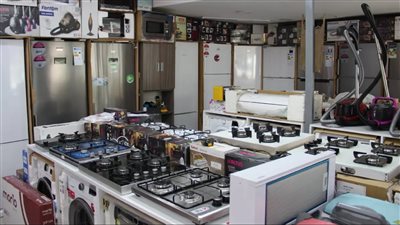 ارتفاع تكاليف شحن مستلزمات الإنتاج وركود الأسواق.. أزمات تواجه المصنعين المحليين