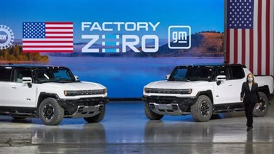 تفاصيل خطة بايدن لتحويل المركبات الفيدرالية إلى كهربائية بالكامل