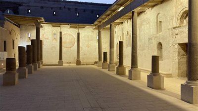 تركيب مظلة لحماية الرسوم الجدارية بالدير الأحمر بسوهاج