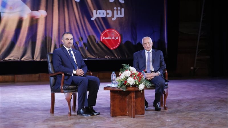 ندوة تثقفية بين محافظ