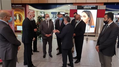وزير الطيران يتفقد مطار شرم الشيخ لاستقبال الوفود المشاركة بمؤتمر مكافحة الفساد