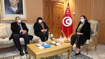 وزيرة الثقافة تصل إلى تونس وتلتقي نظيرتها حياة القرمازي.. وتزور مدينة الثقافة والفنون