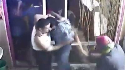 مصرع شاب في مشاجرة بالأسلحة البيضاء داخل سوبر ماركت بسبب 