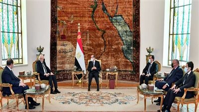  الرئاسة في أسبوع.. السيسي يؤكد دعم مصر الكامل لمهمة الأمين العام الجديد لمنظمة التعاون الإسلامي في ضوء حجم التحديات التي تواجه العالم الإسلامي والتي تستوجب تعزيز التنسيق والتواصل تحت مظلة المنظمة