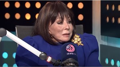 لبنى عبدالعزيز تكشف حقيقة اعتزالها التمثيل | فيديو