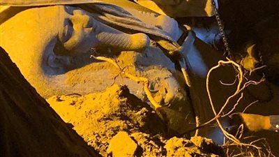 نقل التابوت المكتشف في مقبرة أثرية بعين شمس إلى متحف المسلة