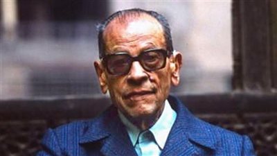 33 عامًا على تسلم نجيب محفوظ لجائزة نوبل في الأدب 