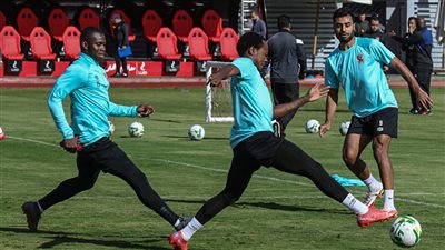 مران الأهلي| حسام حسن يشارك في تدريبات الكرة